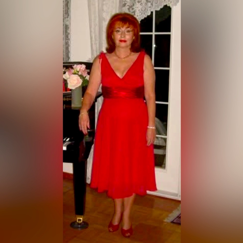 Elegant Red Sleeveless Dress